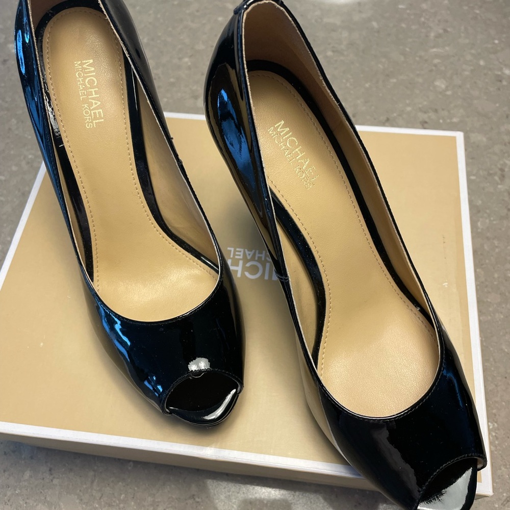 Michael Kors Patent Leather platform pumps